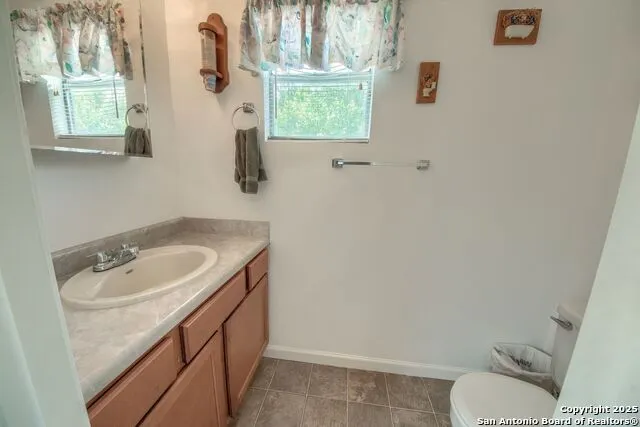 1108 Pebble Beach Dr NW Lakehills, TX 78063
